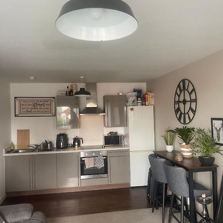 This Apartment Is No Longer Available! Manchester Bagian luar foto