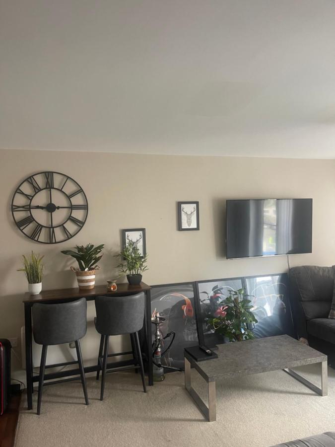 This Apartment Is No Longer Available! Manchester Bagian luar foto