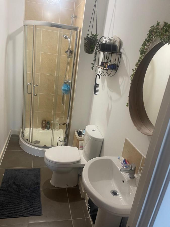 This Apartment Is No Longer Available! Manchester Bagian luar foto