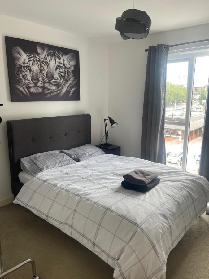 This Apartment Is No Longer Available! Manchester Bagian luar foto