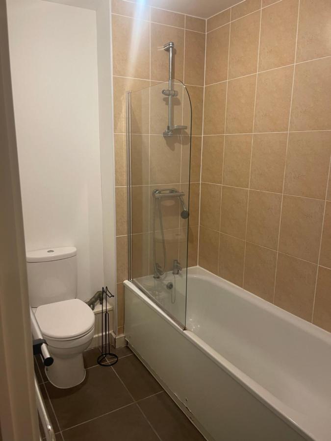 This Apartment Is No Longer Available! Manchester Bagian luar foto