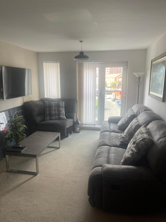 This Apartment Is No Longer Available! Manchester Bagian luar foto